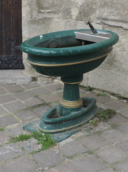 Drinking fountain