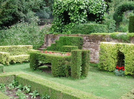 Topiary furniture