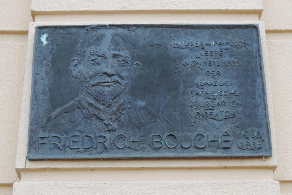 Plaque