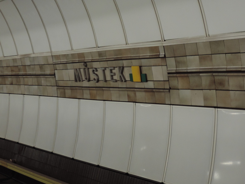 01-MetroStation.jpg