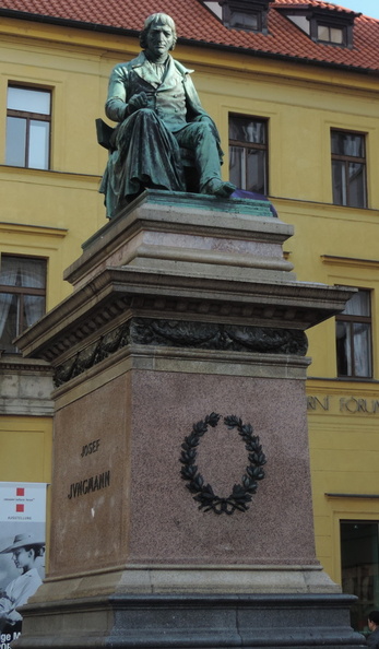 80-Statue.jpg