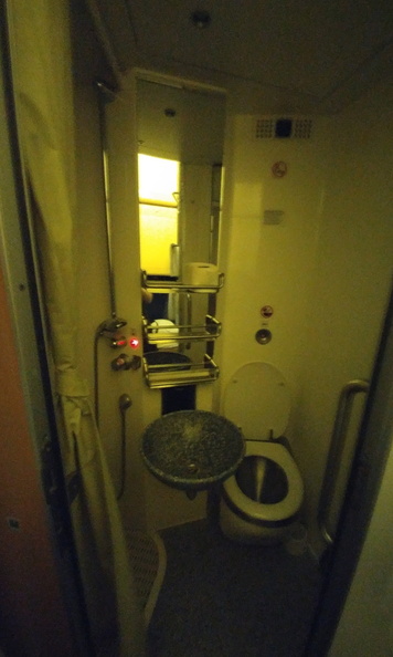 09-EnSuite.jpg