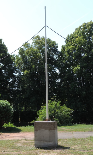 09-Pole.jpg