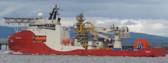 Cable laying ship