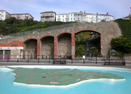 Relief map, arches and garden