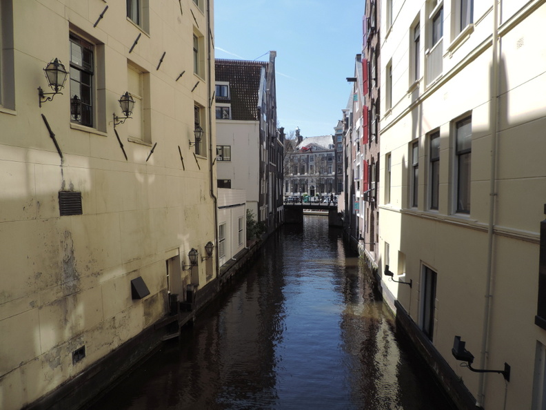 04-NarrowCanal.jpg