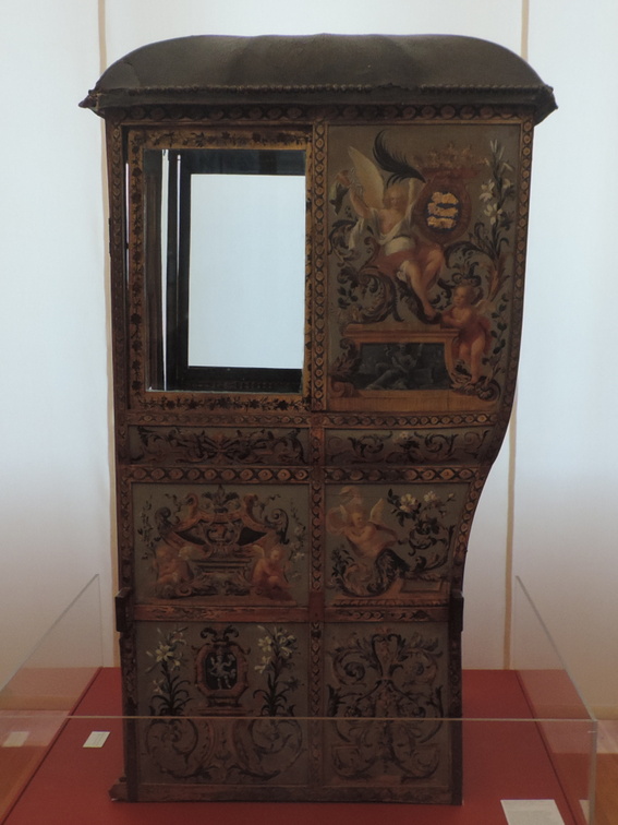 Sedan chair