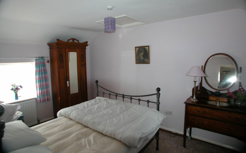 08-Bedroom.jpg