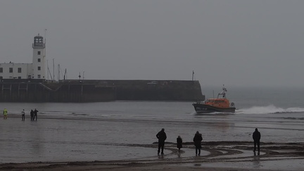 Lifeboat arriving