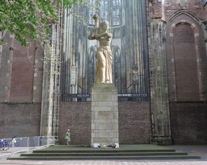 18-Statue