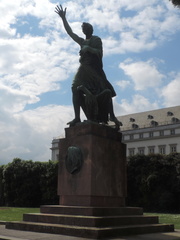 139-Statue