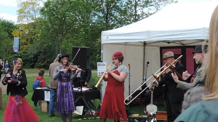 Folk band