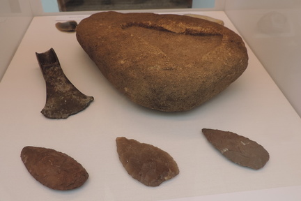 Axe mould and arrowheads