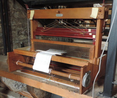 Knitting machine