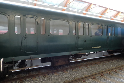 Curved carriage