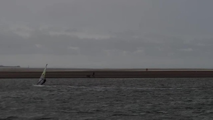 05-Windsurfers
