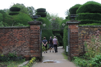 Gate