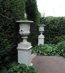 Urns
