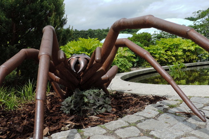 Metal spider