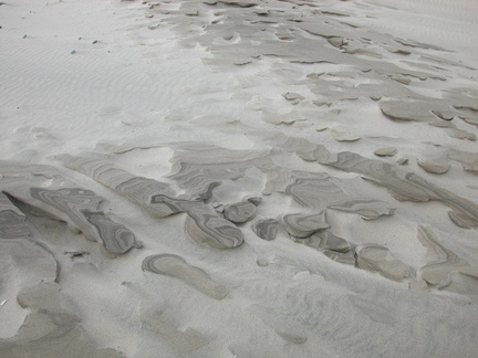 Lumps and ripples in the sand