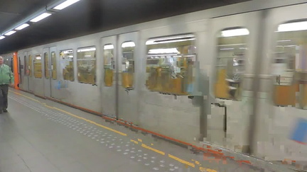 01-TubeLeaving