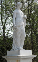 Statue with doughnut