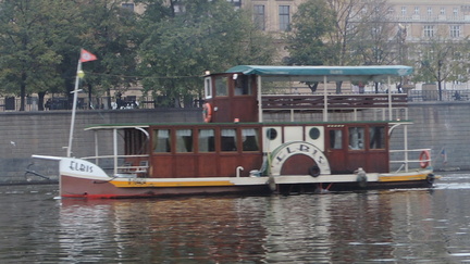 Paddle boat