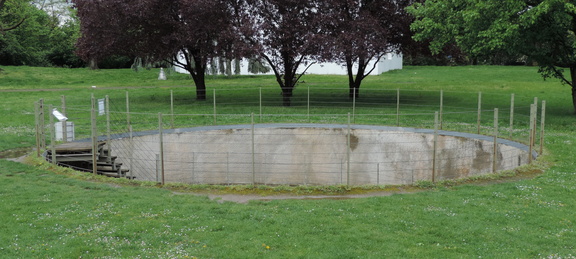 Hole