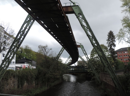 Schwebebahn