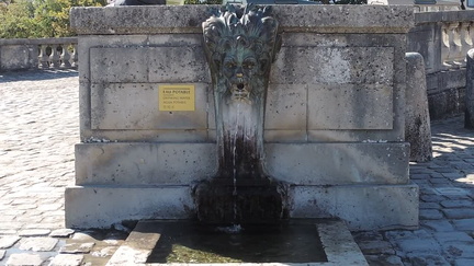Drinking fountain