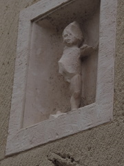Broken figure