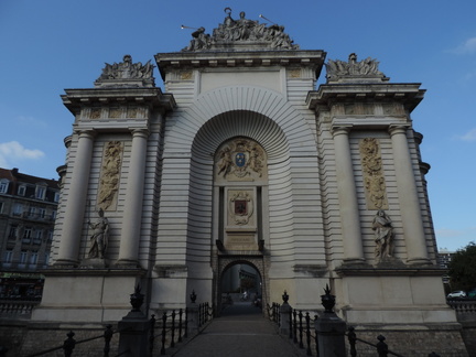 Gate