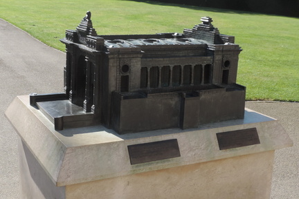Model gate