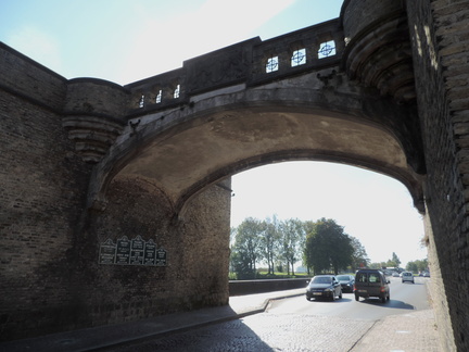 Gate