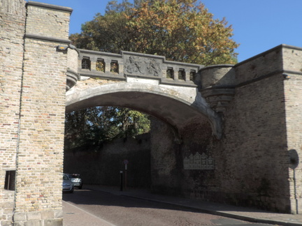 Gate