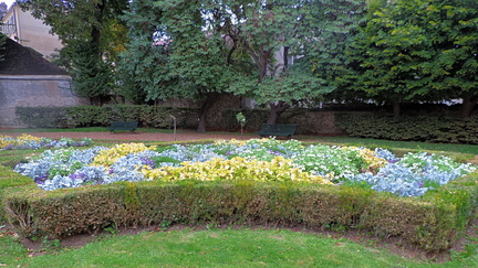 Flower bed