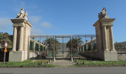 Gate