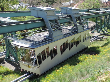 Schwebebahn ascending