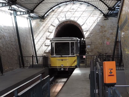 Funicular arriving