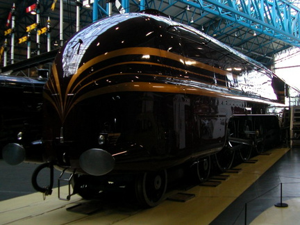 Streamlined engine