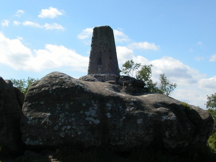 Triangulation pillar