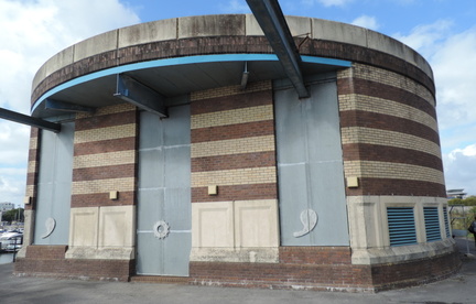 Circular building
