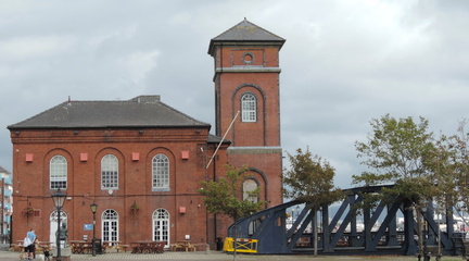 Building and bridge