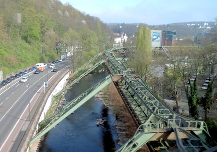 Schwebebahn over river