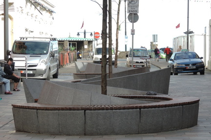 Boat-shaped seats