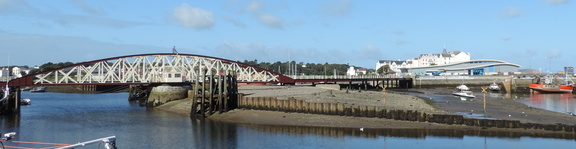 Swing bridge