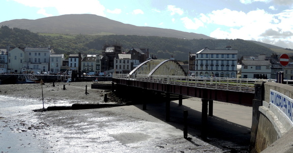 Swing bridge