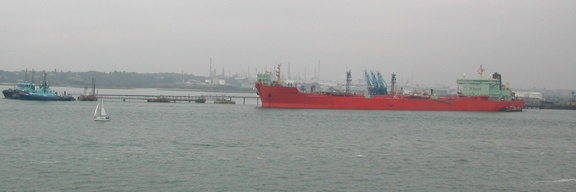 15-GreenRedBoat