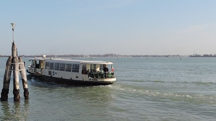Water bus