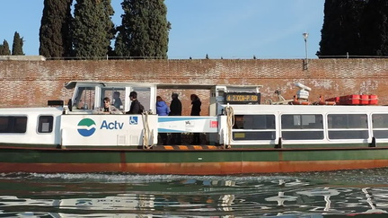 05-WaterBus